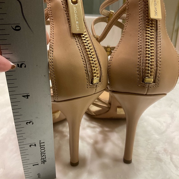 Michael Kors Charlene Strappy Sandals in Nude Leather w/ gold detail Sz 8 / 38.5 - Picture 13 of 15